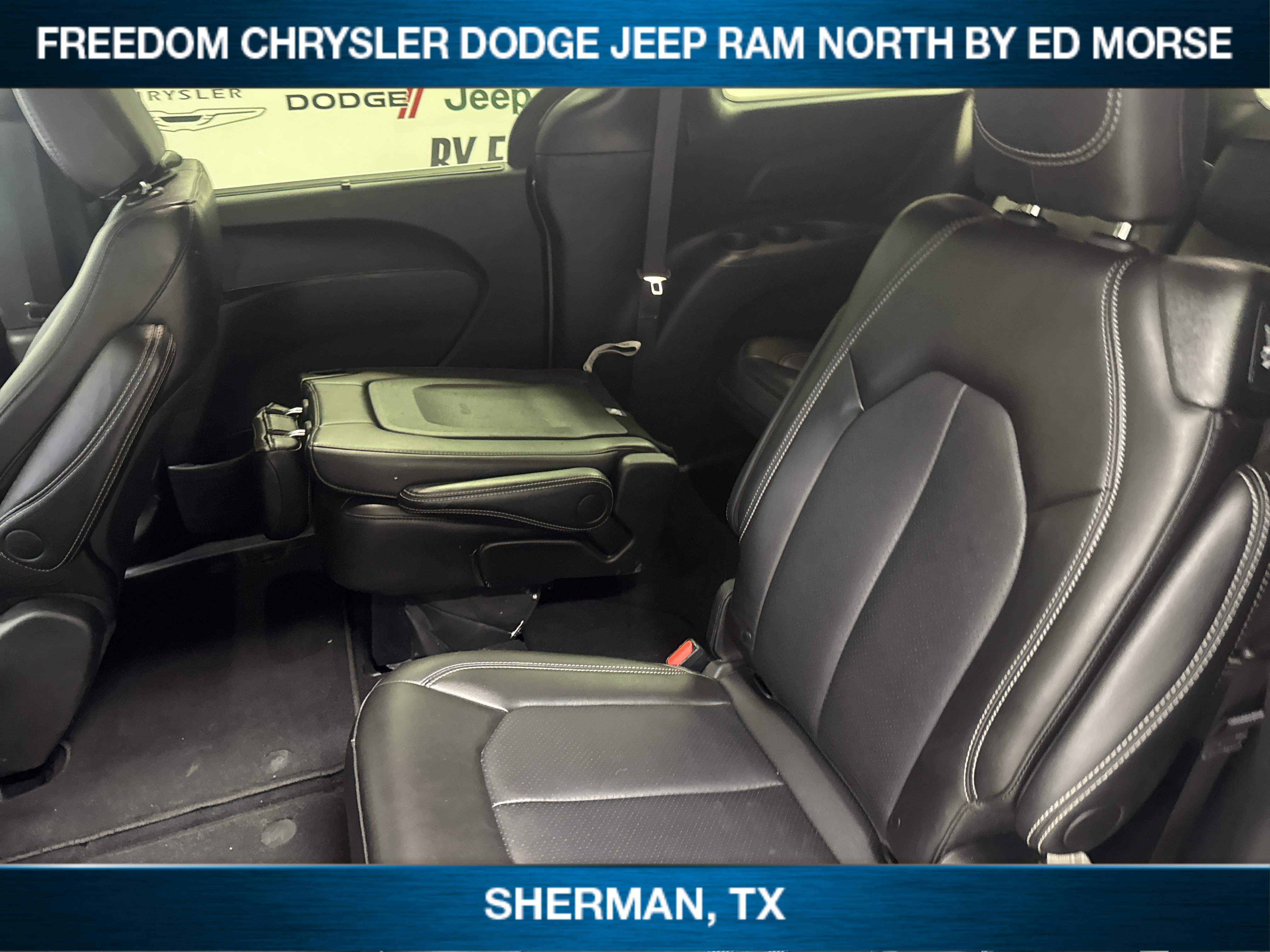 Used 2025 Chrysler Pacifica Select FWD image 8