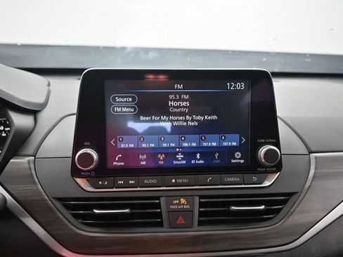 Used 2025 Nissan Altima 2.5 SV FWD image 19
