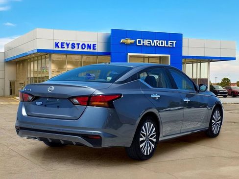 Used 2025 Nissan Altima 2.5 SV FWD image 7