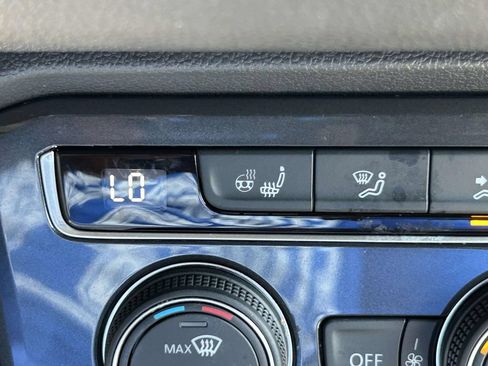 Used 2021 Volkswagen Tiguan SE FWD image 18