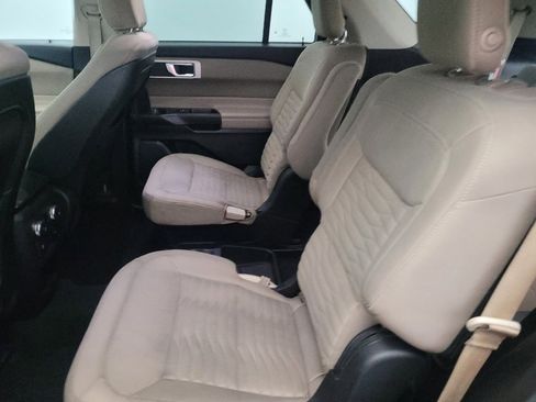 Used 2020 Ford Explorer XLT w/ Comfort Package image 18