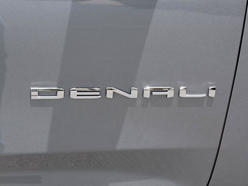 Used 2025 GMC Yukon Denali AWD/4WD image 51