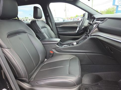 Used 2025 Jeep Grand Cherokee L Limited w/ Black Appearance Package image 21