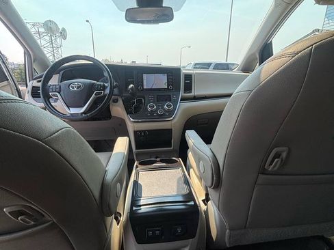 Used 2019 Toyota Sienna AWD image 26