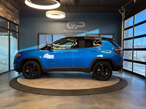 Used 2024 Jeep Compass Latitude w/ Convenience Group AWD/4WD image 6