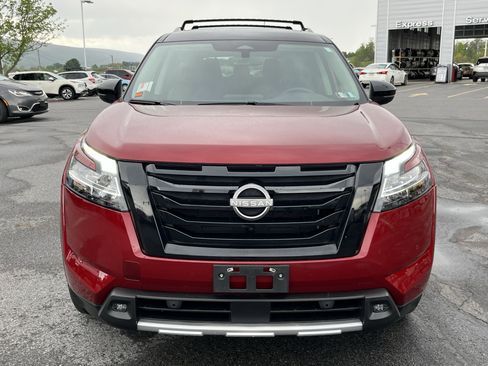 Used 2023 Nissan Pathfinder SL w/ Black Appearance Package AWD/4WD image 12