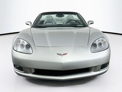 Used 2005 Chevrolet Corvette Convertible w/ Preferred Equipment Group RWD image 2