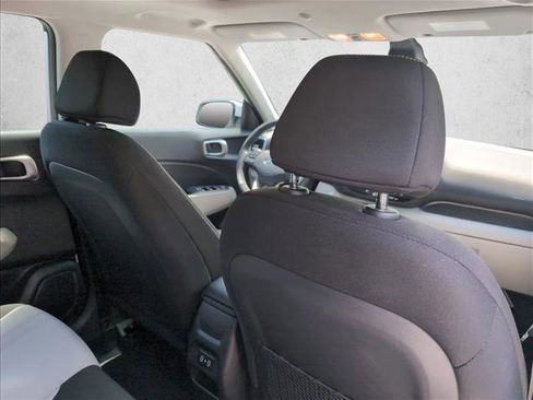 Certified 2025 Hyundai Venue SEL FWD image 22