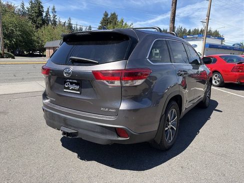 Used 2019 Toyota Highlander XLE AWD/4WD image 14