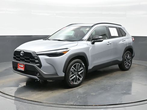 Used 2026 Toyota Corolla Cross XLE w/ Convenience Package image 2