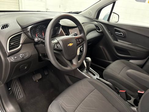 Used 2020 Chevrolet Trax LT AWD/4WD image 9