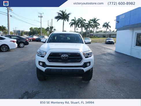 Used 2018 Toyota Tacoma SR5 RWD image 3