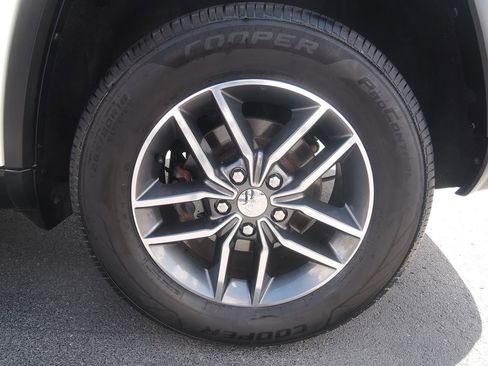 Used 2017 Jeep Grand Cherokee Limited AWD/4WD image 6