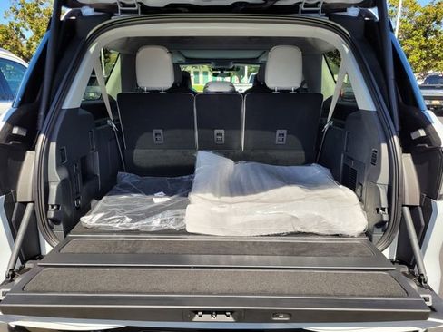 New 2026 Lincoln Navigator L Black Label AWD/4WD image 18