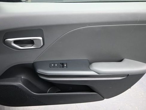 Used 2025 Kia K4 LXS image 25