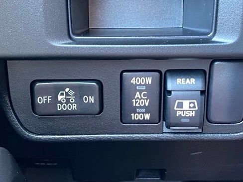 Used 2017 Toyota Tacoma TRD Off-Road AWD/4WD image 14