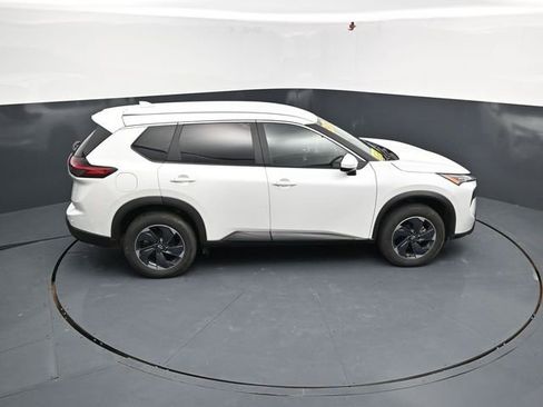 Used 2024 Nissan Rogue SV FWD image 45