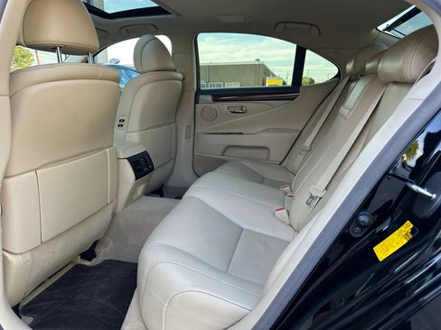 Used 2013 Lexus LS 460 w/ Comfort Pkg image 16