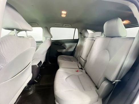 Used 2023 Toyota Highlander LE AWD/4WD image 25