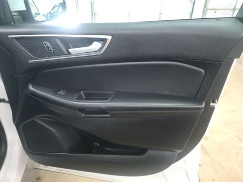 Used 2024 Ford Edge SEL w/ Convenience Package AWD/4WD image 3