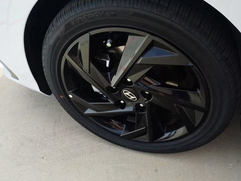 New 2026 Hyundai Elantra SEL Sport Premium FWD image 9