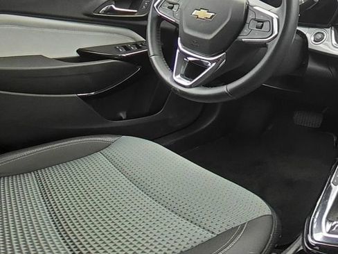 Used 2025 Chevrolet Trax LT w/ LT Convenience Package FWD image 22