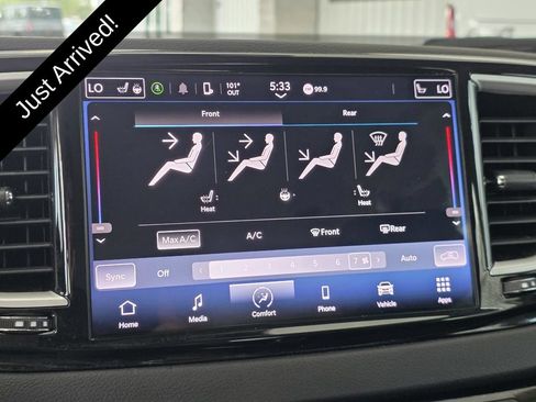 Used 2024 Chrysler Pacifica Touring-L FWD image 17
