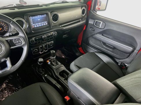 Used 2018 Jeep Wrangler Unlimited Sahara w/ Dual Top Group AWD/4WD image 21