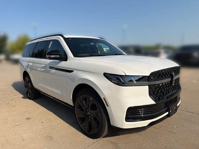 New 2027 Lincoln Navigator Reserve w/ Jet Appearance Package AWD/4WD image 2