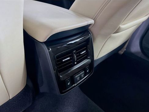 Used 2020 Toyota Avalon Limited image 21