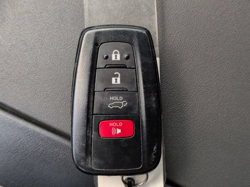 Used 2023 Toyota Highlander LE FWD image 23