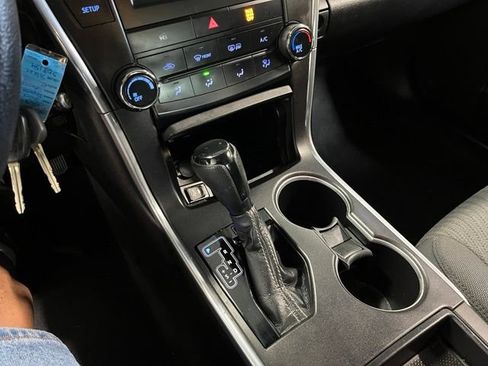 Used 2015 Toyota Camry LE FWD image 29