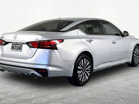 Used 2023 Nissan Altima 2.5 SV w/ SV Premium Package FWD image 6