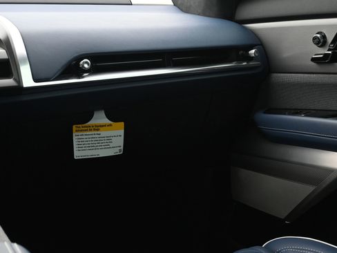Certified 2026 Cadillac Vistiq Premium Luxury w/ LPO, Floor Liner Package AWD/4WD image 9