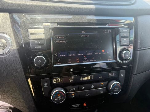 Used 2020 Nissan Rogue SV FWD image 9