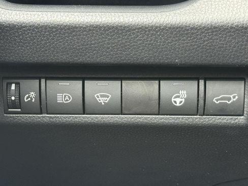 Used 2021 Toyota RAV4 XLE w/ Convenience Package AWD/4WD image 23