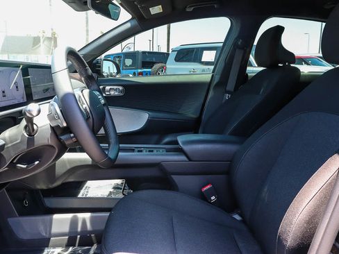 Used 2025 Hyundai Ioniq 6 SE RWD image 27