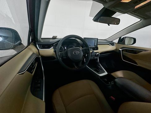 Used 2021 Toyota RAV4 LE image 18