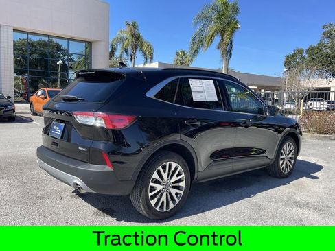 Used 2022 Ford Escape Titanium image 3