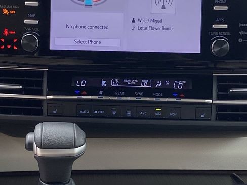 Certified 2023 Toyota Sienna XLE FWD image 33