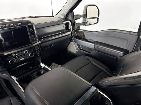 Used 2024 Ford F350 Lariat image 22