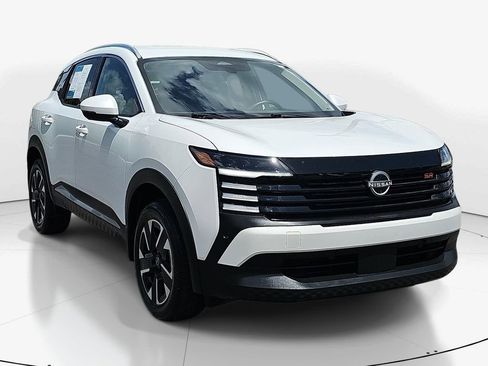 Used 2025 Nissan Kicks SR FWD image 3