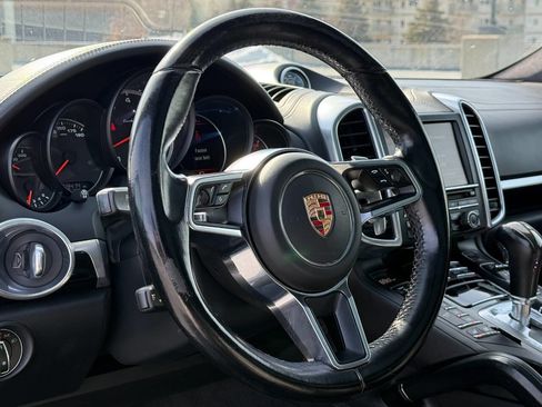 Used 2016 Porsche Cayenne Turbo S image 3