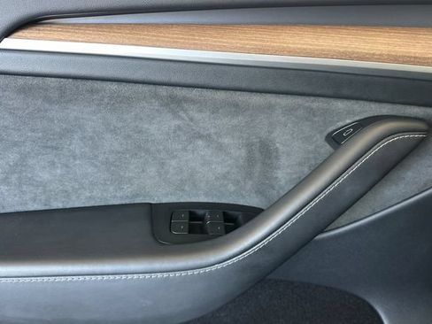 Used 2023 Tesla Model Y AWD image 12