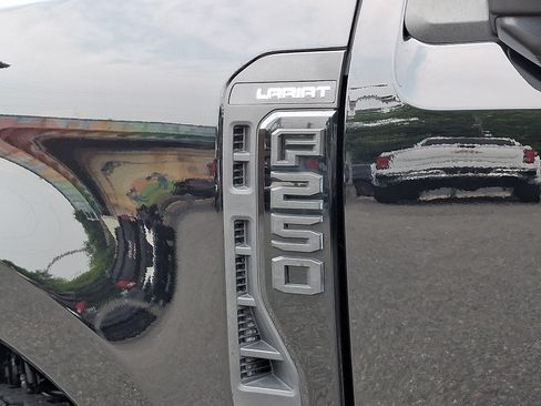 Used 2023 Ford F250 Lariat w/ Lariat Ultimate Package AWD/4WD image 32