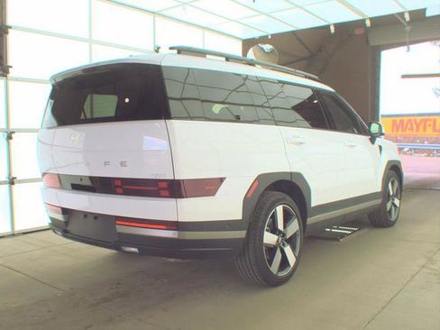 Used 2025 Hyundai Santa Fe Limited image 2