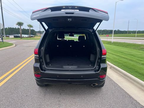Used 2021 Jeep Grand Cherokee Laredo X RWD image 4