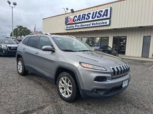 Used 2015 Jeep Cherokee Latitude w/ Cold Weather Group image 11