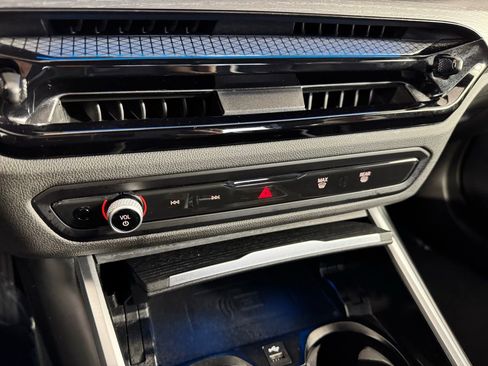 Used 2025 BMW 330i Sedan image 18