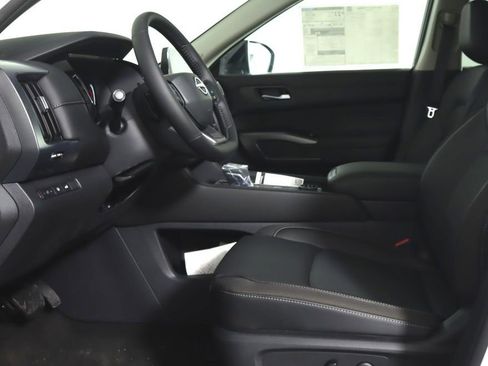 New 2026 Nissan Pathfinder SL image 10